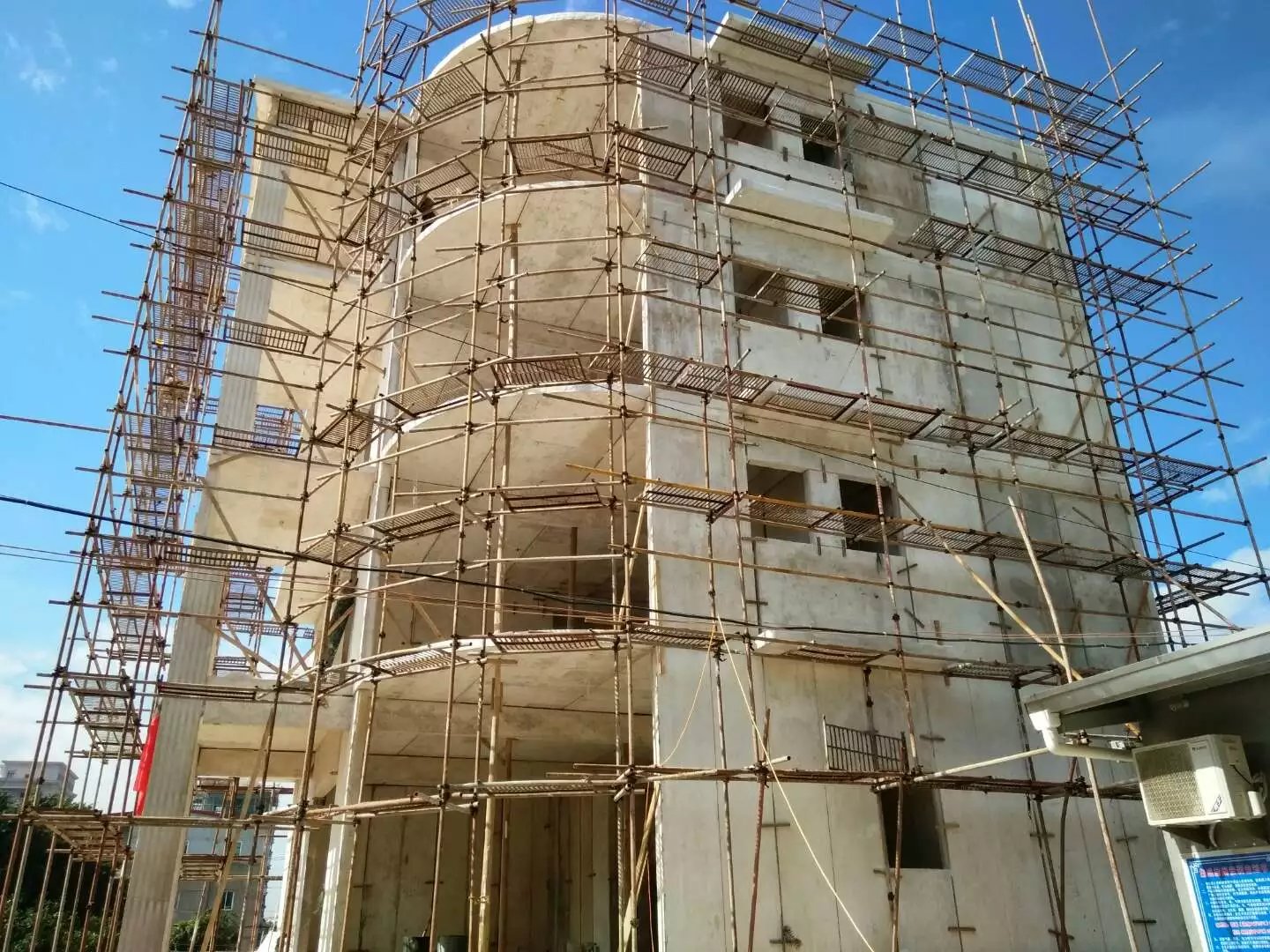 鹤峰星河绿色环保装配式建材在福建修建的五层别墅建筑